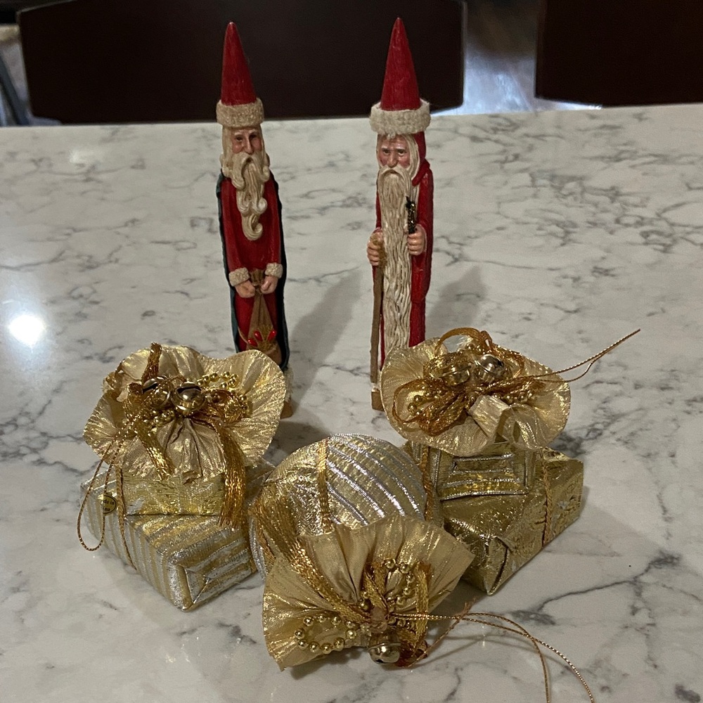 Elegant Santa Figurines w Gold Gift Box Ornaments Lot of 5 total